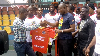 Yussif Chibsah presenting the kits to GAF President Charles Osei Assibey