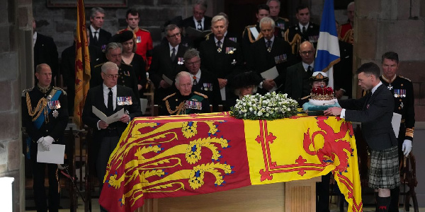 The coffin of Queen Elizabeth in state as it is surrounded by King George III and other dignitaries