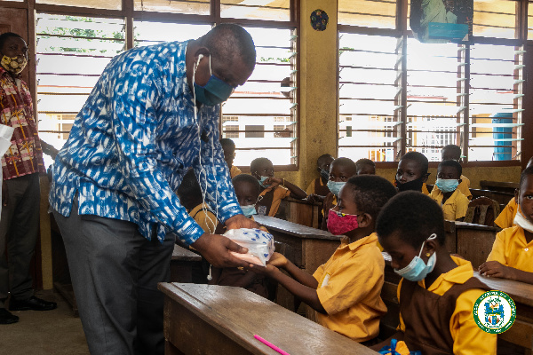 AMA distributed 5000 nose masks, food etc to students in the metropolis