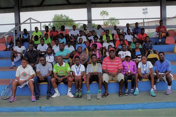 The promising tennis stars in a group picture with coaches and organizers