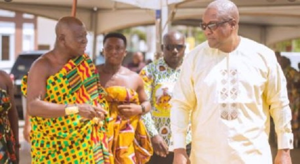 Former President John Dramani Mahama with Asantehene Otumfour Osei Tutu II