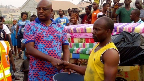 Kojo Bonsu - Kumasi Mayor donates to Santase Check Point fire victims