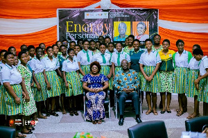 Students and executives in a group photo