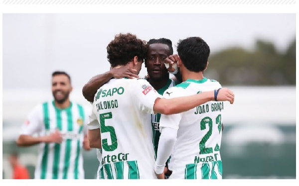 Emmanuel Boateng celebrates with teammates after he scored a goal against Vitoria de Guimaraes