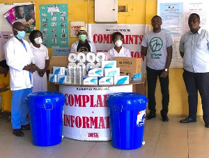 Staff of the Adabraka Polyclinic receiving the items from JarkWayne Missions