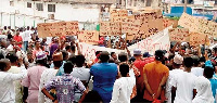 The protesting Asawase Zongo youth demanding the removal of the Ashanti Regional Police Commander