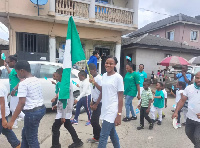 Some school pikins celebrate Nigeria 62 independence anniversary ahead of di celebrations on October