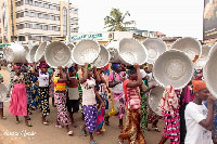 A photo of head porters commonly referred to as Kayayeis