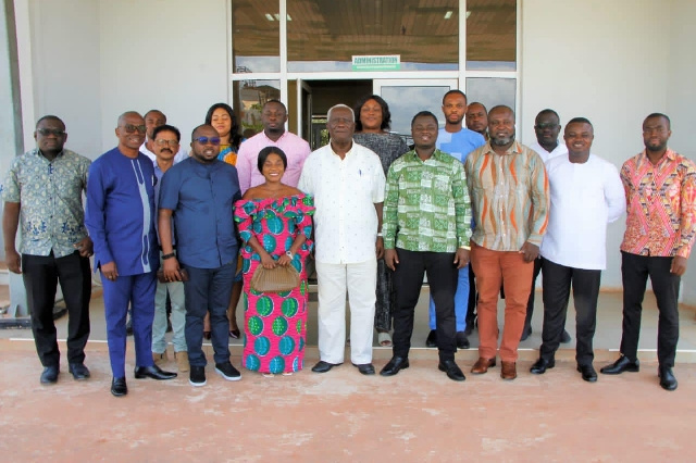 Group photo of persons who visited the facility