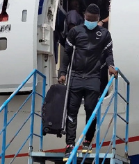 The Super Eagles of Nigeria had to use a boarding ramp to exit the plane on their arrival