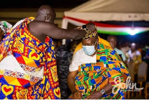 Nana Amponsah Gyan II conferring the chieftaincy title on John Dramani Mahama