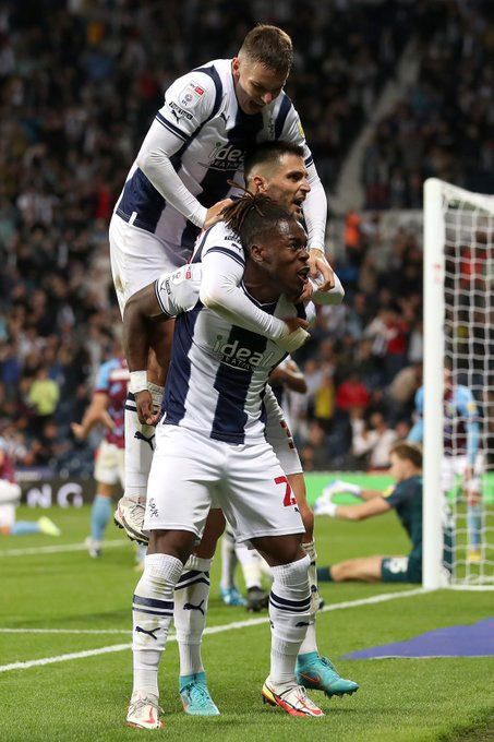 Brandon Thomas-Asante is joined by teammates to celebrate his goal