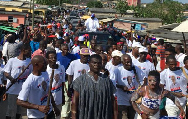 Nana Akufo-Addo campaigns at Otuom in the Central Region.