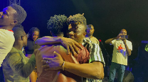 Stevo Atambire emotionally hugs Dez Altino during his performance