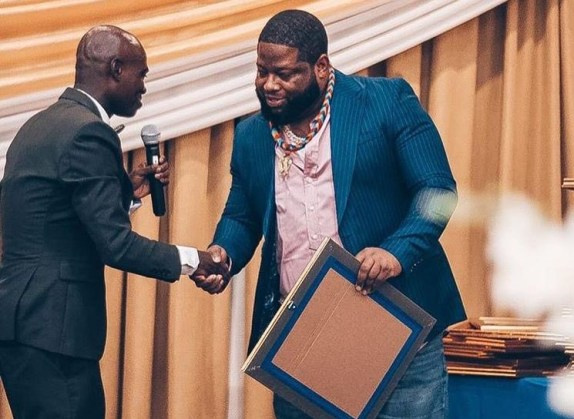 Kwame Owusu Fordjuor (Dr UN) presented some fake awards to some prominent Ghanaians