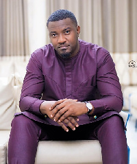 Actor John Dumelo