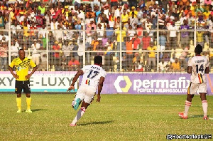 Hearts of Oak beat AshantiGold 2-1 in Obuasi.