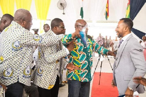 The scene after the handshake between Mahama and Owusu Bempah. Photo: GhanaWeb