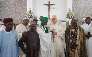 Sheikh Dr. Osmanu Nuhu Sharubutu exchanging pleasantries with Father Andrew Campbell