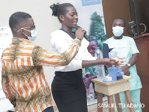 A participants demonstrating how to wash hands properly