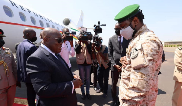 Akufo-Addo met by Col Assimi Goita at the Modibo Keita Int. Airport in Bamako