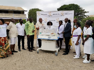 Kwame Sefa Kayi presentiong the donation to the superintendent of the hospital Dr Alex Benneh