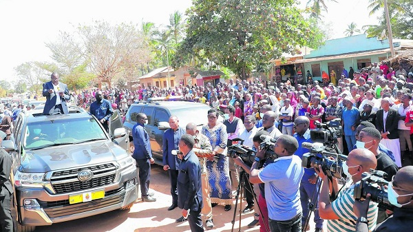 Vice President Philip Mpango speaks with Chiungutwa villagers in Masasi District