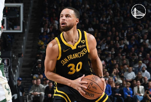 Stephen Curry scored 29 points, grabbed 8 rebounds and provided 5 assists