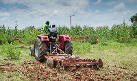 Farmers tilling the soil (file photo)