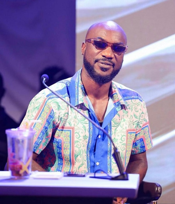 Kwabena Kwabena,  Ghanaian highlife musician