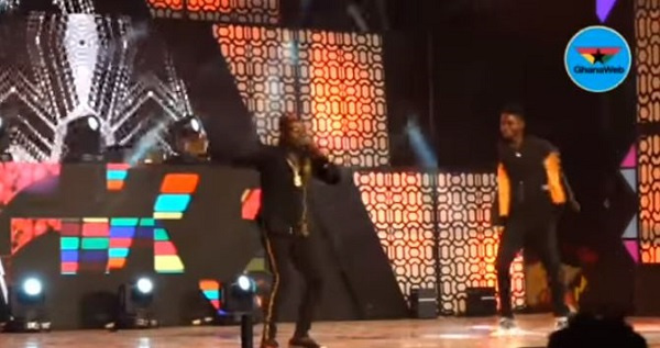 Amakye Dede and Kuami Eugene on stage at the VGMA 20