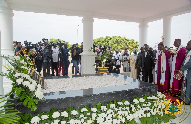 Akufo-Addo with clergymen at the newly designed tomb of Atta-Mills