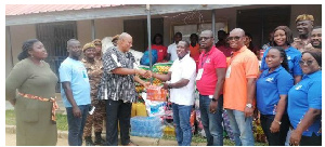 The prison authorities welcomed the gesture to bridge the feeding gap