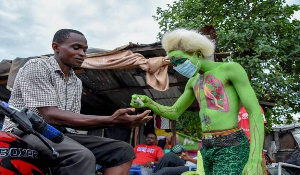 A performing artist has been handing out hand sanitiser in Dar es Salaam