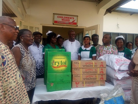 Amissa-Arthur( M) and wife Matilda (second from L) donated items to the hospital