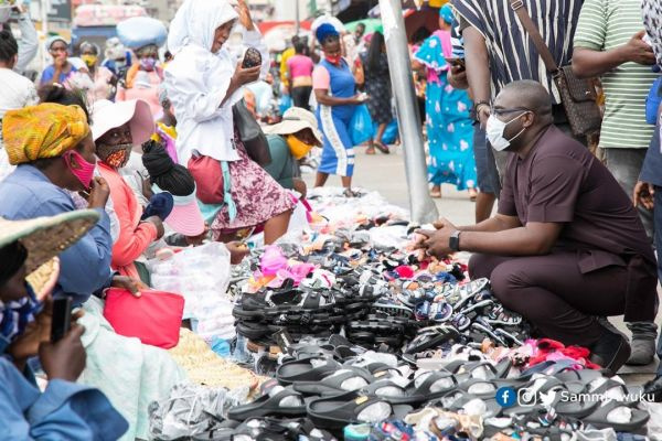 Sammi Awuku, National Organizer,  New Patriotic Party interact with market women