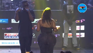 Sarkodie performing with Moesha at Pae Mu Ka @20