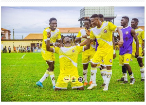 Zakaria Fuseini with Berekum Chelsea players