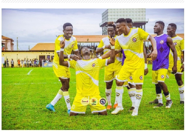 Zakaria Fuseini with Berekum Chelsea players