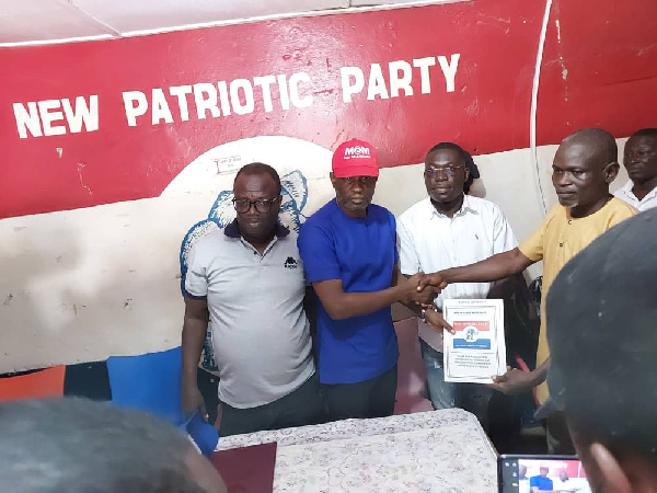 Mark Okraku-Mantey (in red cap) submitting his nomination form