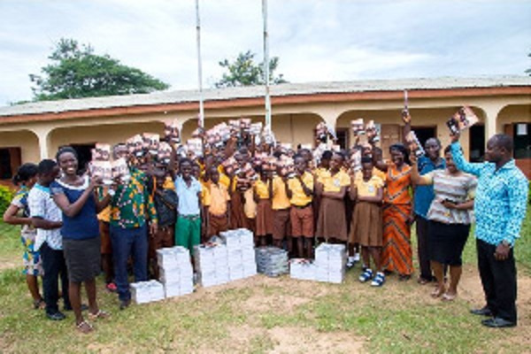 Students and officials take the group photograph after the presentation