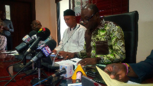 Dr. Kwabena Donkor, former Minister of Power addressing the press.