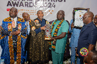 MCE of KoKMA, Samuel Nii Adjei Tawiah receiving the award