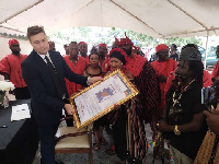 Nii Ayi Okofobour I presenting the Queen's plague to an official of the British High Comission