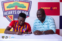 Manaf Umar signing his contract