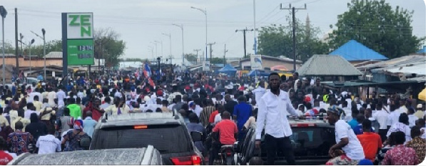 The NPP flagbearer's arrival in Nasia was met with a large turnout of residents