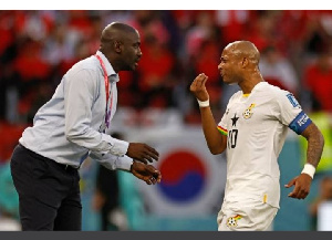 TOPSHOT - Ghana's coach Otto Addo (L) speaks with Ghana's midfielder