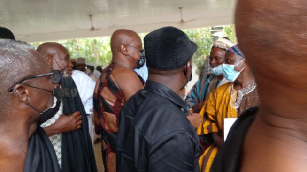 Togbe Afede in a meeting with the two zongo leaders