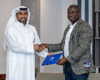 Al Nasr chairman Abdulla Bin Touq and Medeama's Moses Armah Parker