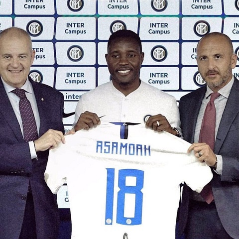 Kwadwo Asamoah has been handed the 18 jersey at Inter Milan